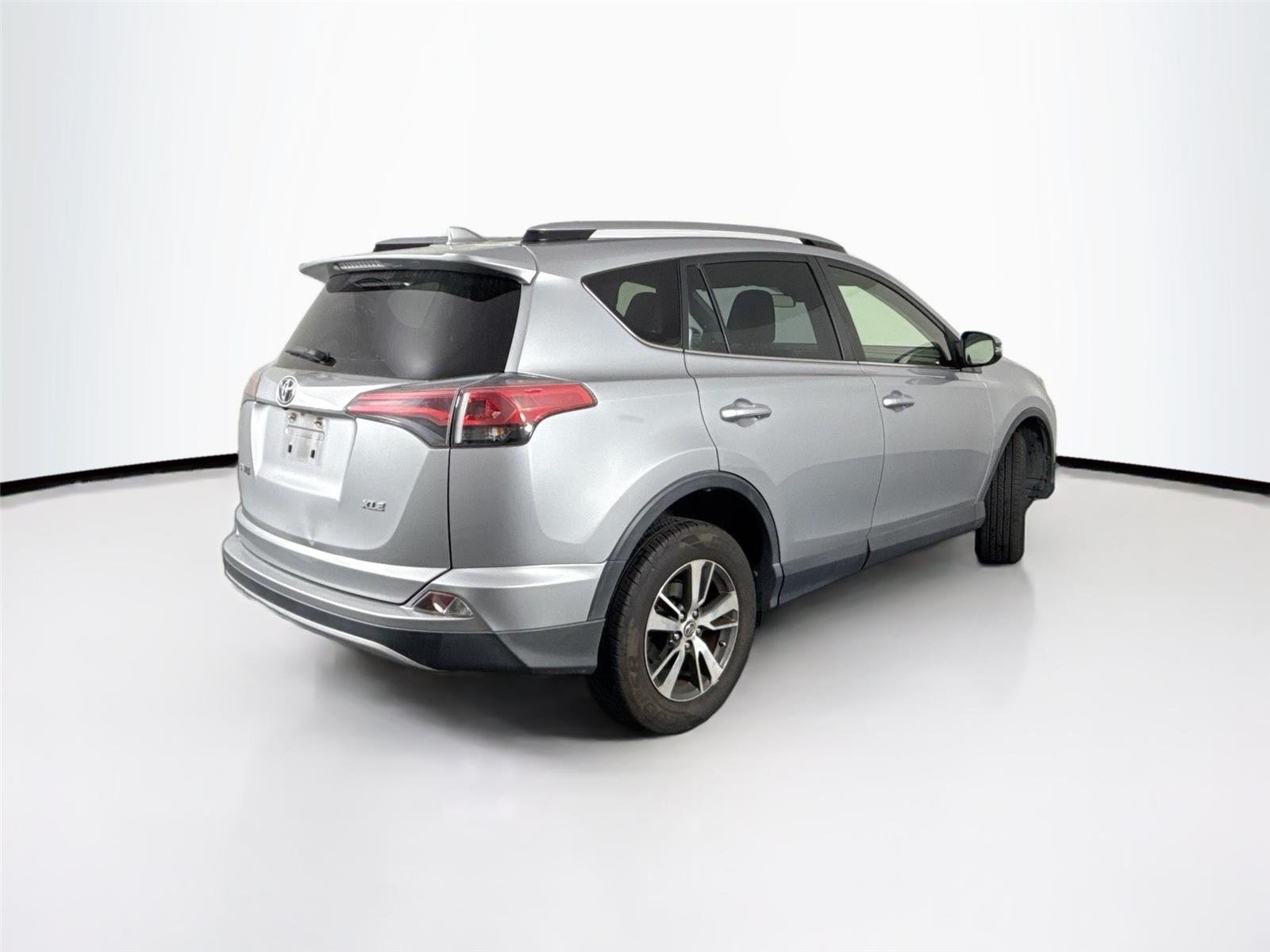 Used 2018 Silver Sky Metallic Toyota XLE image 6
