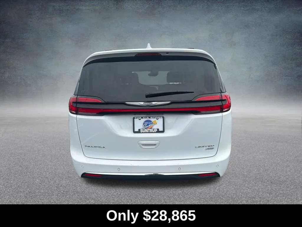 Used 2022 Bright White Clearcoat Chrysler Limited image 4