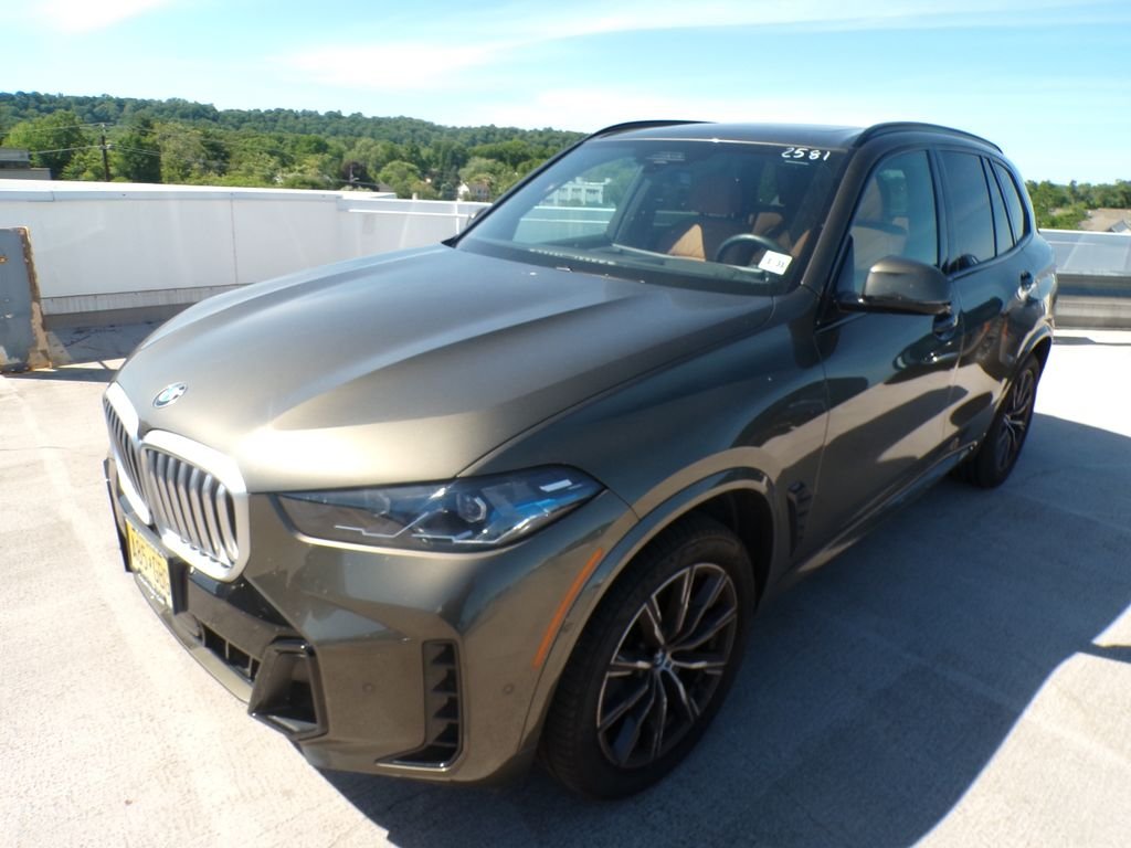 Certified Used 2026 Manhattan Green Metallic BMW xDrive40i image 2