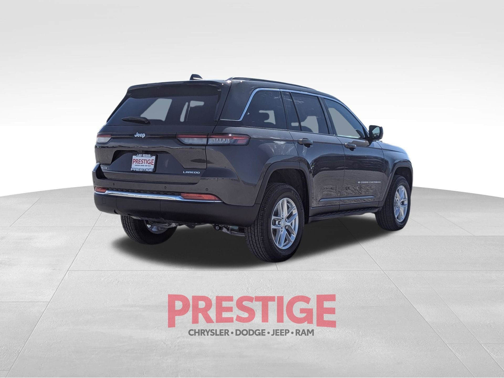 New 2026 Baltic Gray Metallic Clear-Coat Exterior Paint Jeep Laredo X image 5