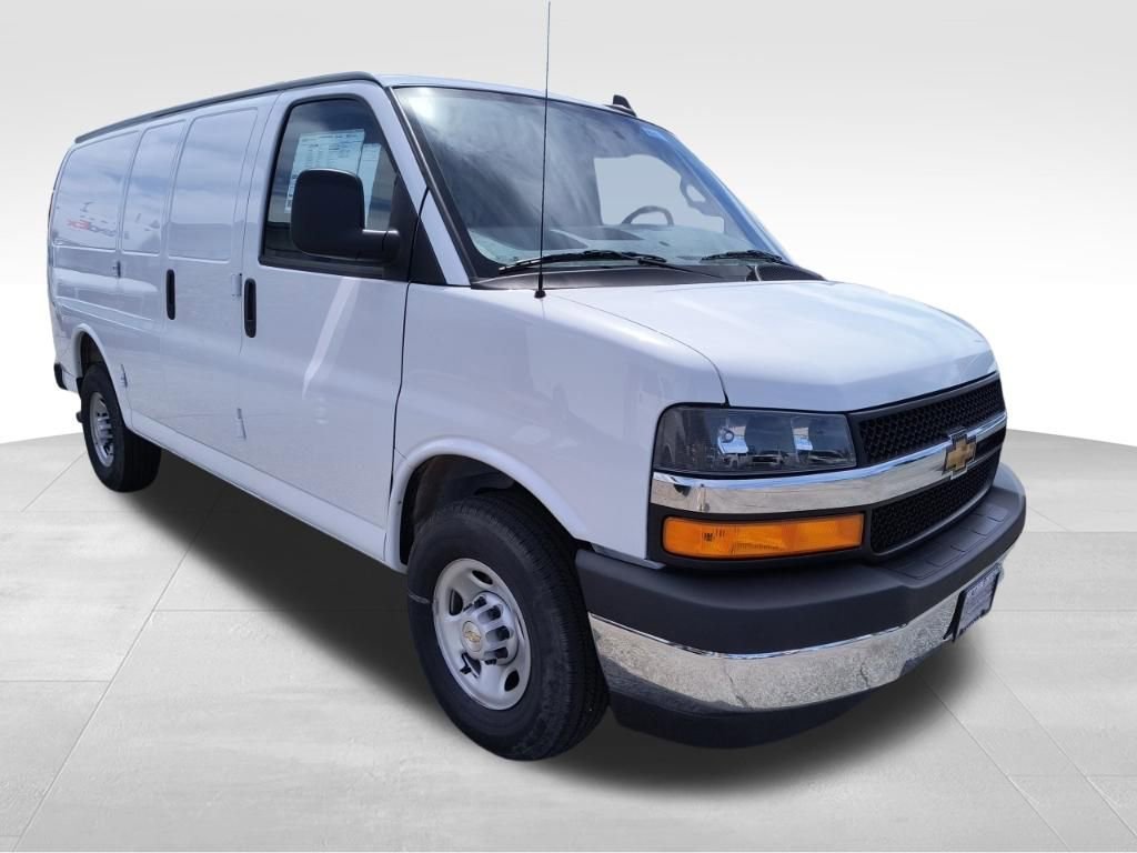 2025 Chevrolet Express 2500 Work Van HD's photo