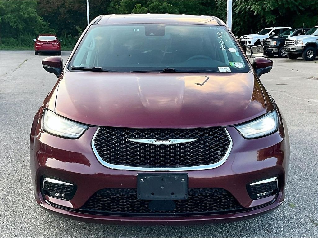 Used 2023 Red Chrysler Touring L image 2