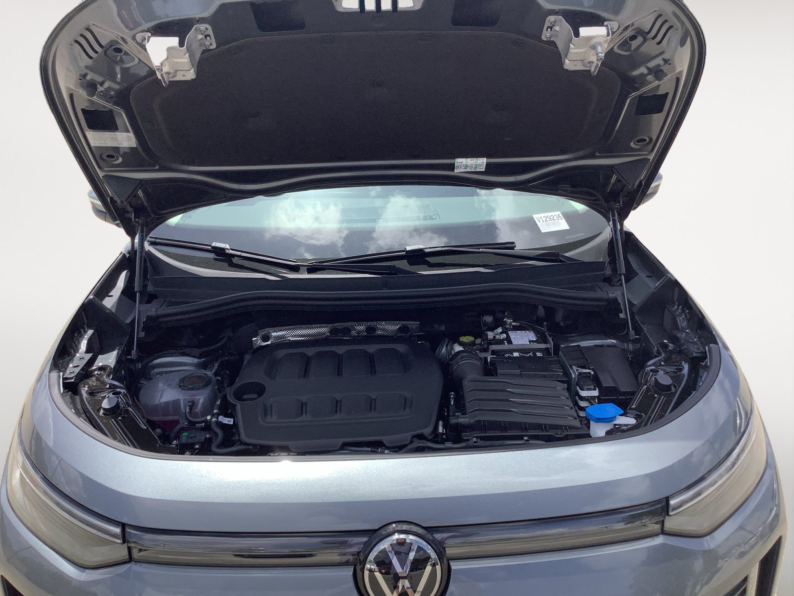 New 2026 PLATINUM GRAY Volkswagen SE image 12
