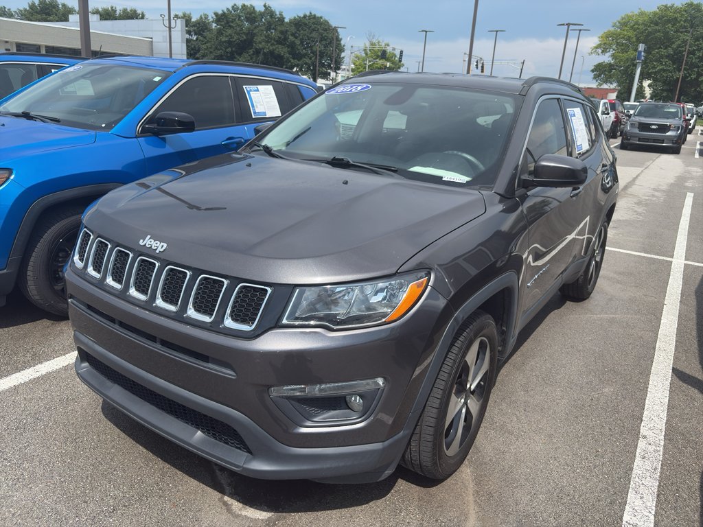 Used 2018 Granite Crystal Metallic Clearcoat Jeep Latitude image 2