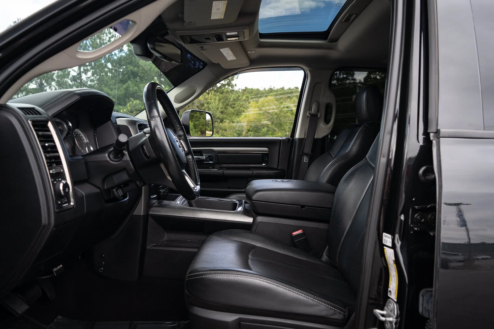 Used 2018 Black Ram Laramie image 14