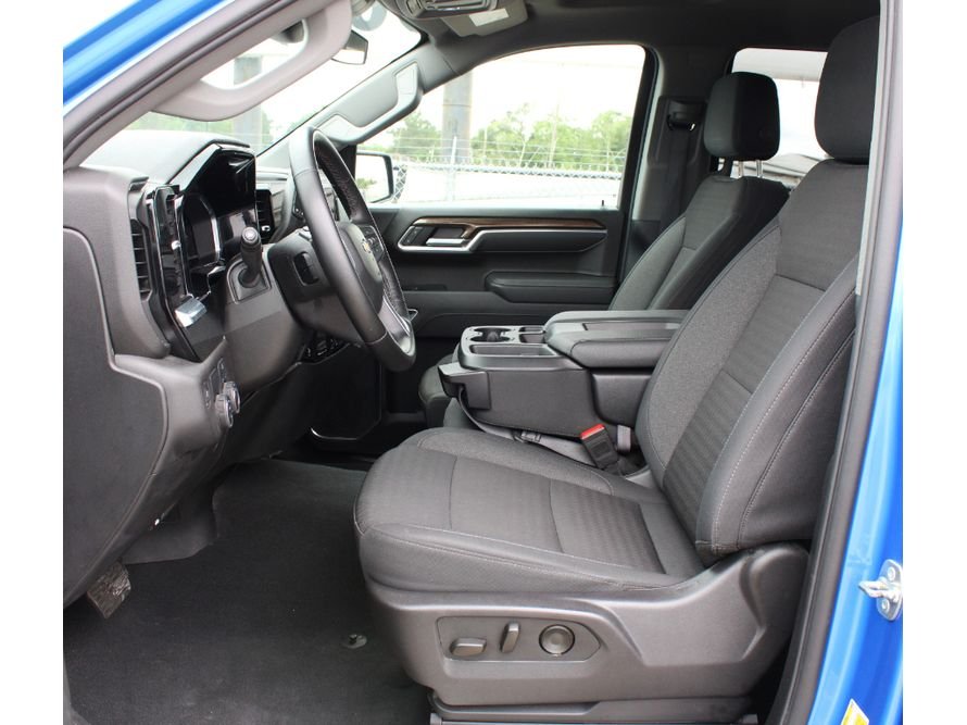 2025 Chevrolet Silverado 1500 LT - Photo 4