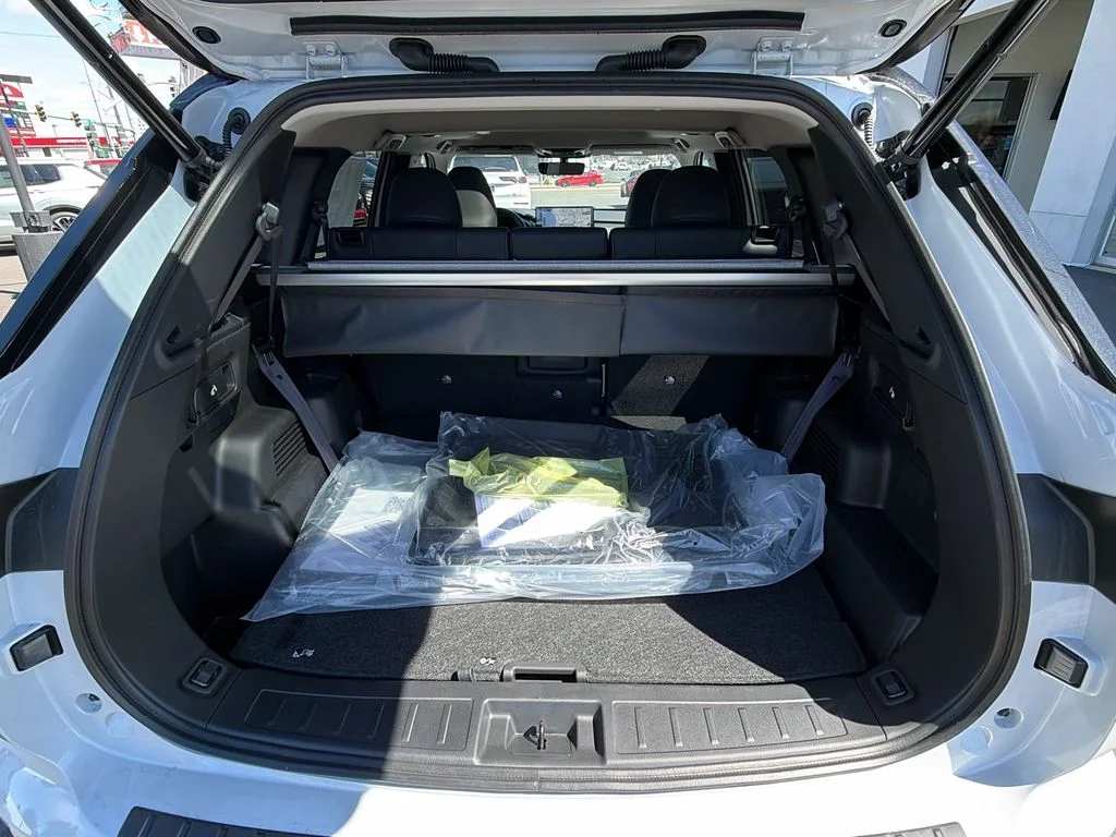 New 2026 White Diamond Mitsubishi TRAIL EDITION AWD image 27