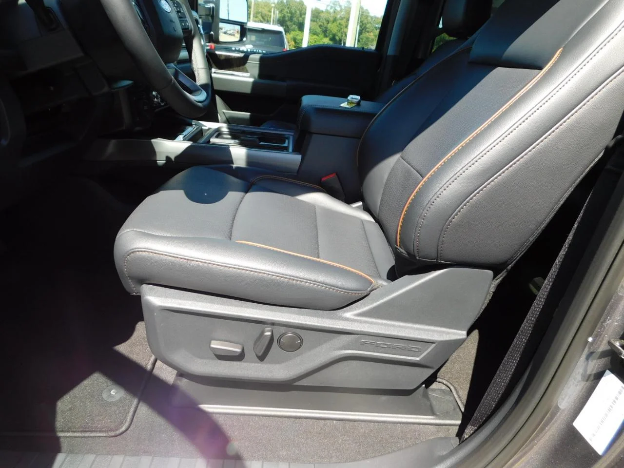 New 2027 Carbonized Gray Metallic Ford F-250® Lariat® image 33