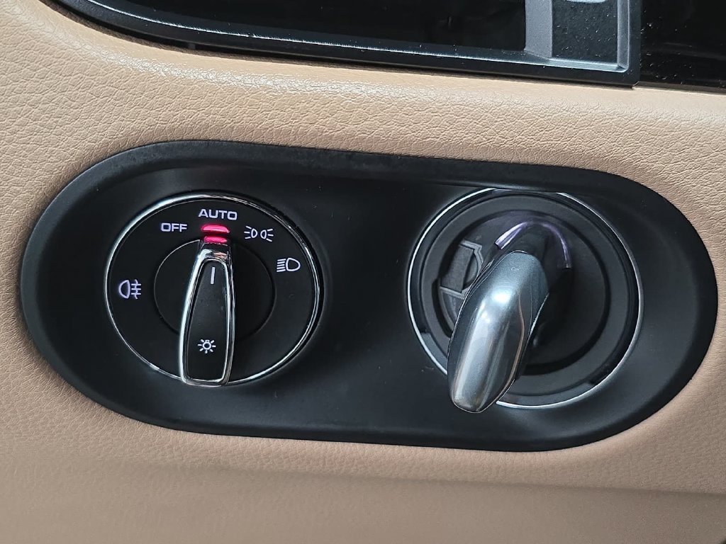 Certified Used 2023  Porsche  image 21