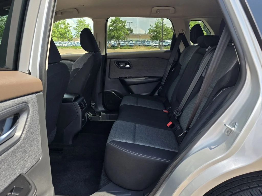 Used 2023 Silver Nissan SV image 29