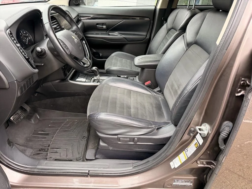 Used 2019  Mitsubishi SE image 8