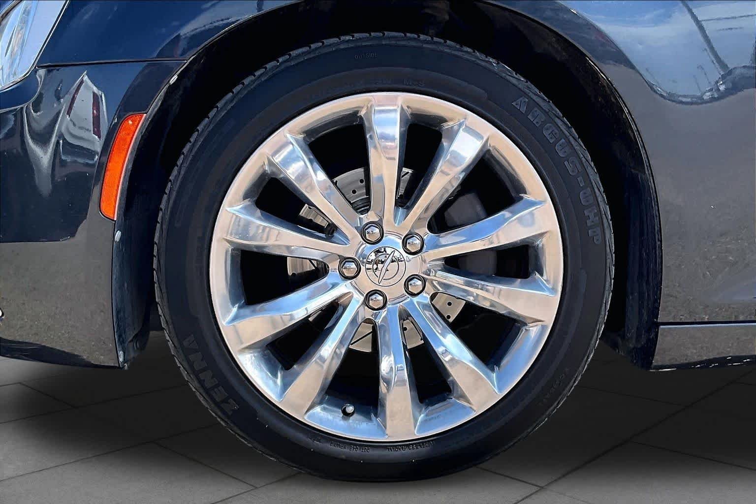 Used 2018 Maximum Steel Metallic Clearcoat Chrysler Touring L image 11
