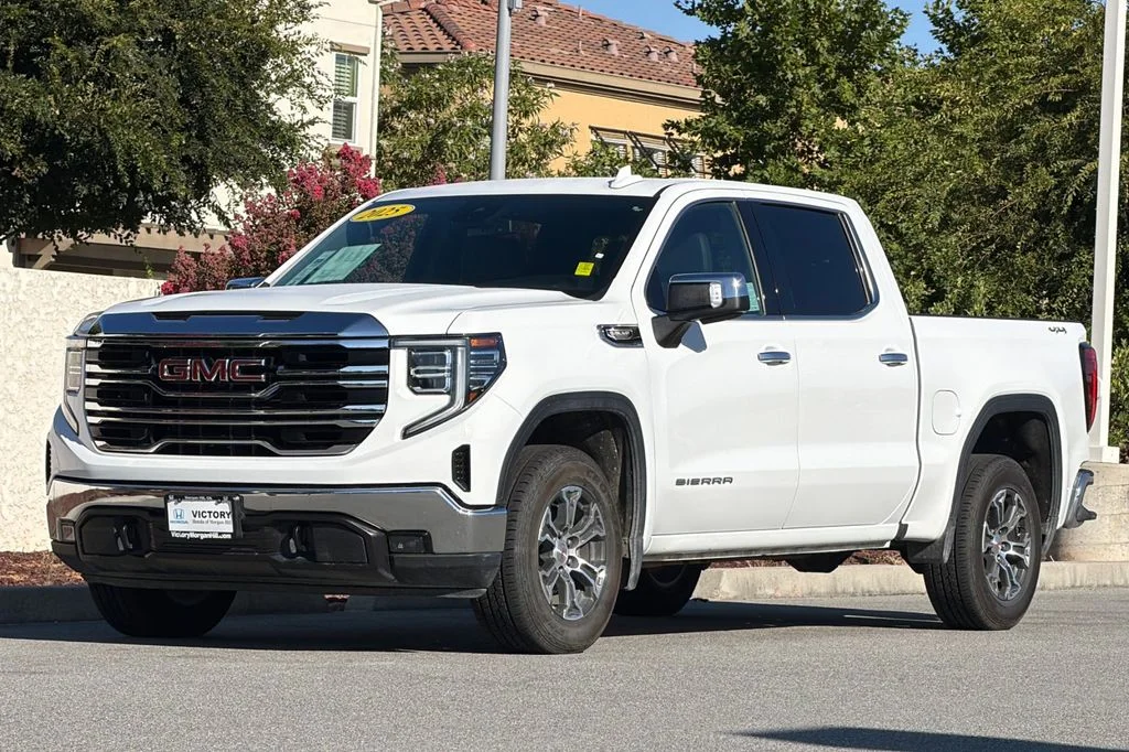 Used 2025 Summit White GMC SLT image 9
