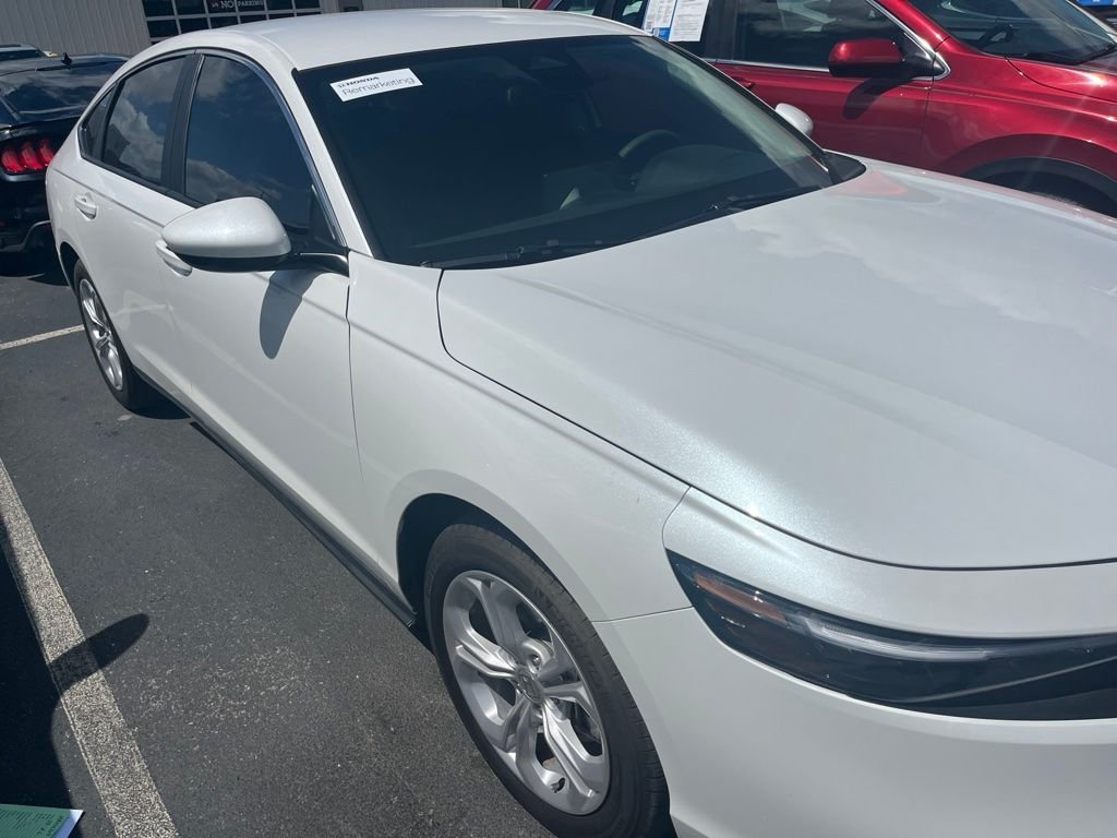 Certified Used 2025 Platinum White Pearl Honda 1.5T LX image 3
