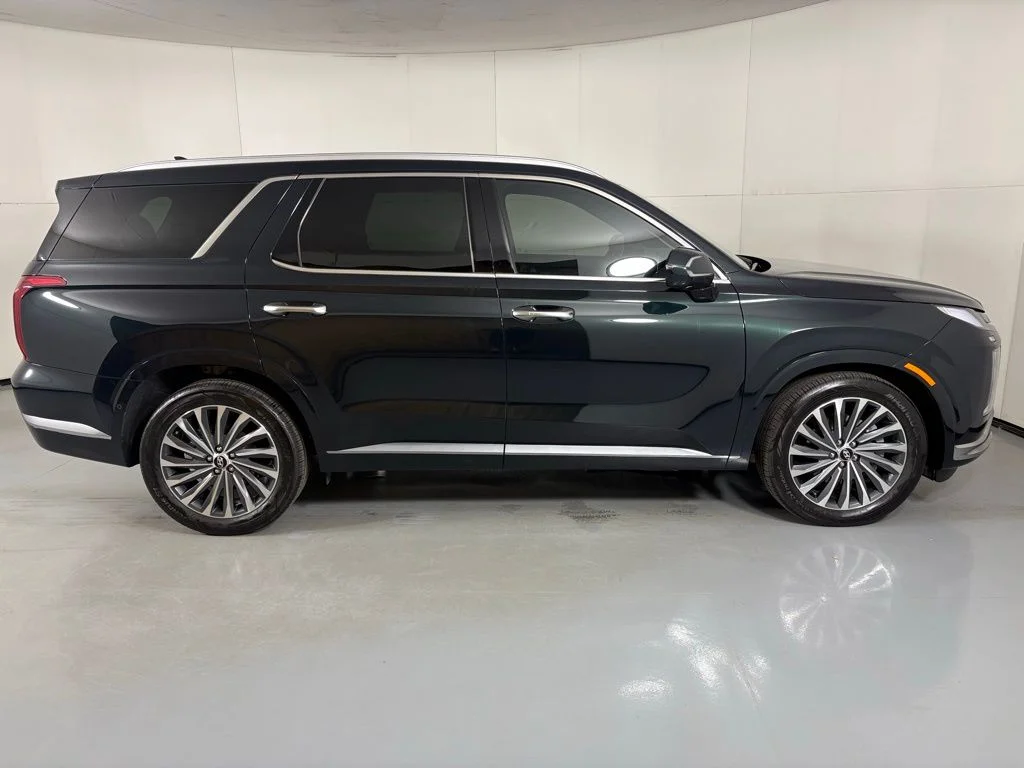 Used 2025 Emerald Hyundai Calligraphy image 9
