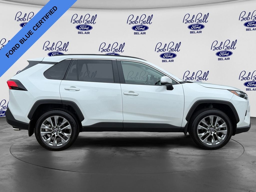 Used 2025 Beige Toyota XLE Premium image 8