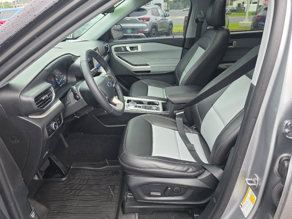 Used 2024 Silver Metallic Ford XLT image 34