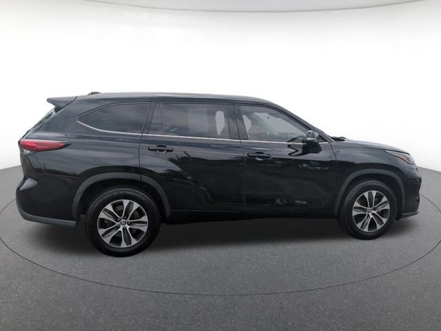 Used 2022 Black Toyota XLE image 6