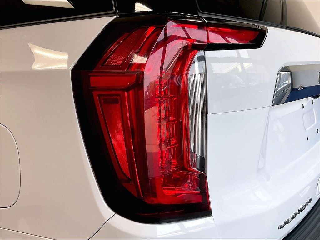 Used 2023 White GMC SLT image 35