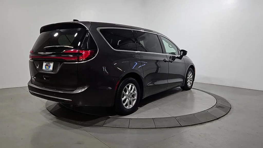 Used 2023 Gray Chrysler Touring L image 5