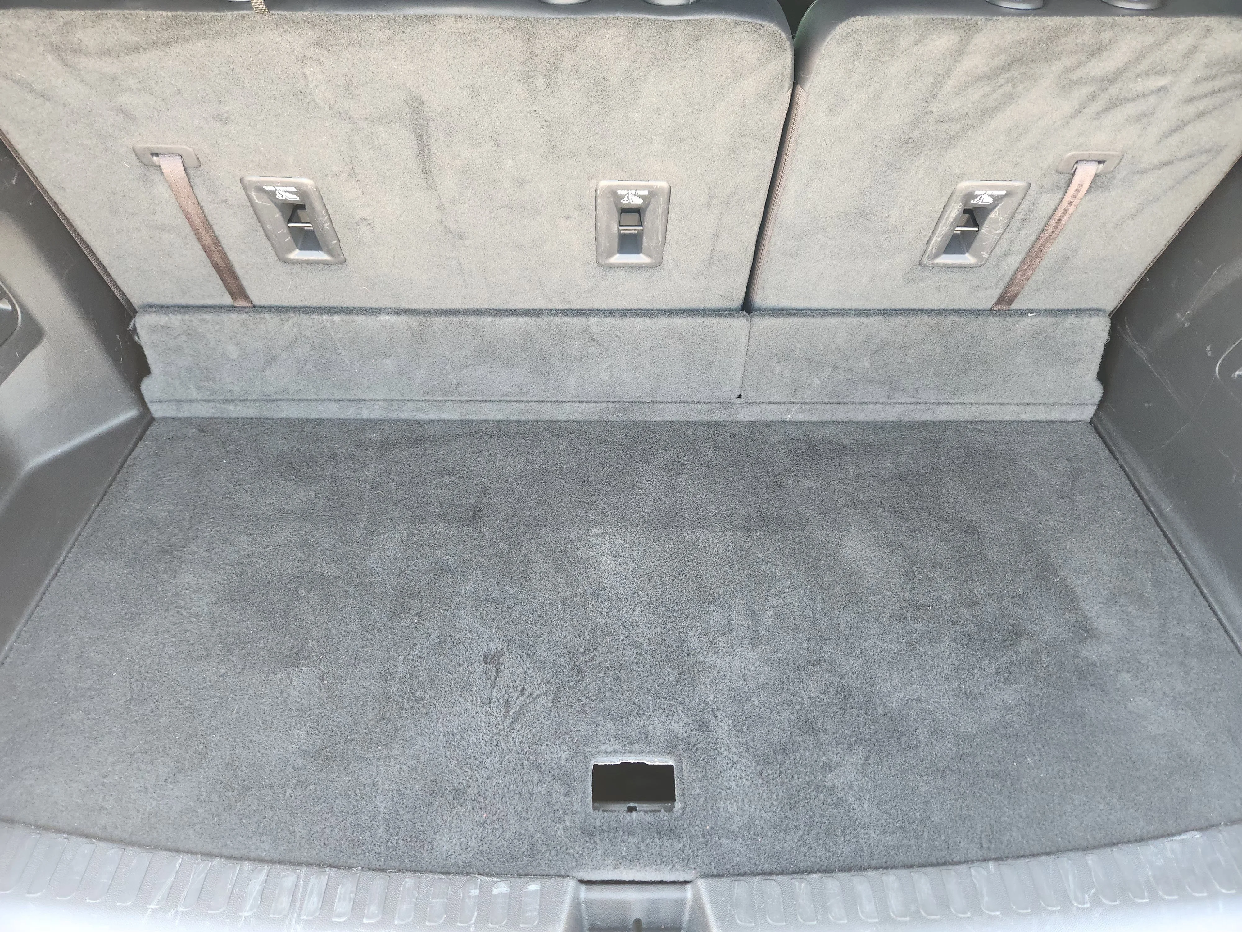 Used 2024 Summit White GMC Elevation image 34