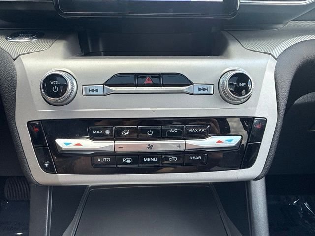 Used 2023 Black Ford XLT image 16