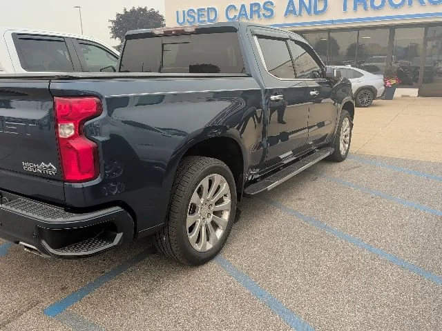 Used 2019 Blue Chevrolet High Country image 4