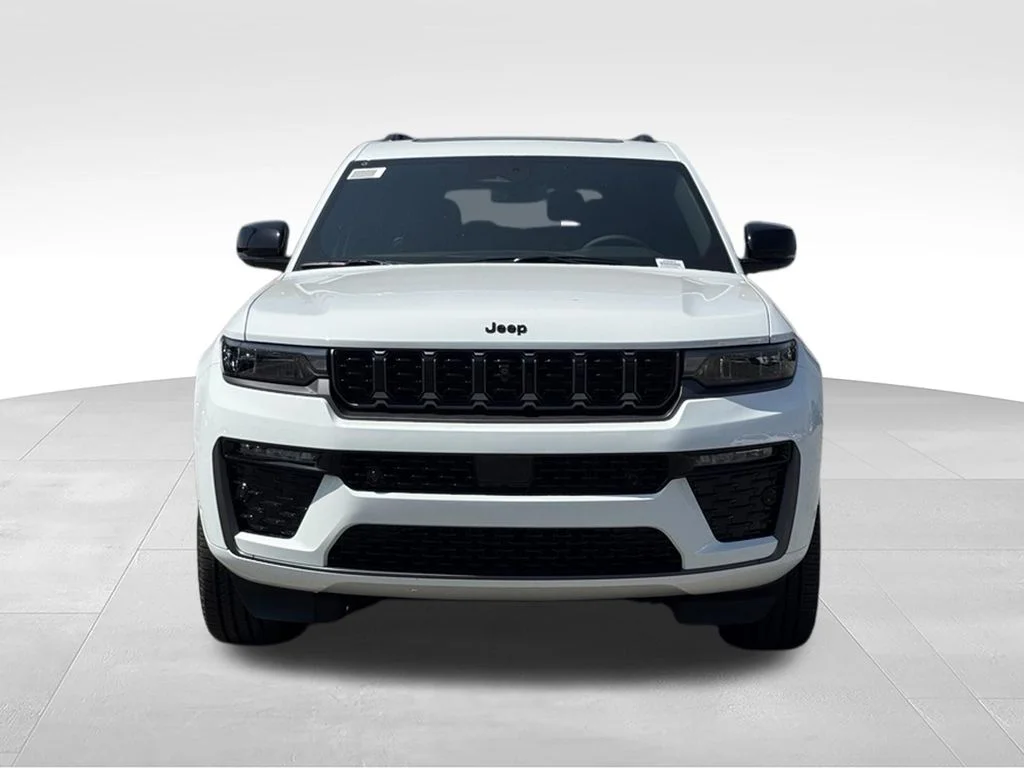 New 2026 Bright White Clear-Coat Exterior Paint Jeep Limited image 3