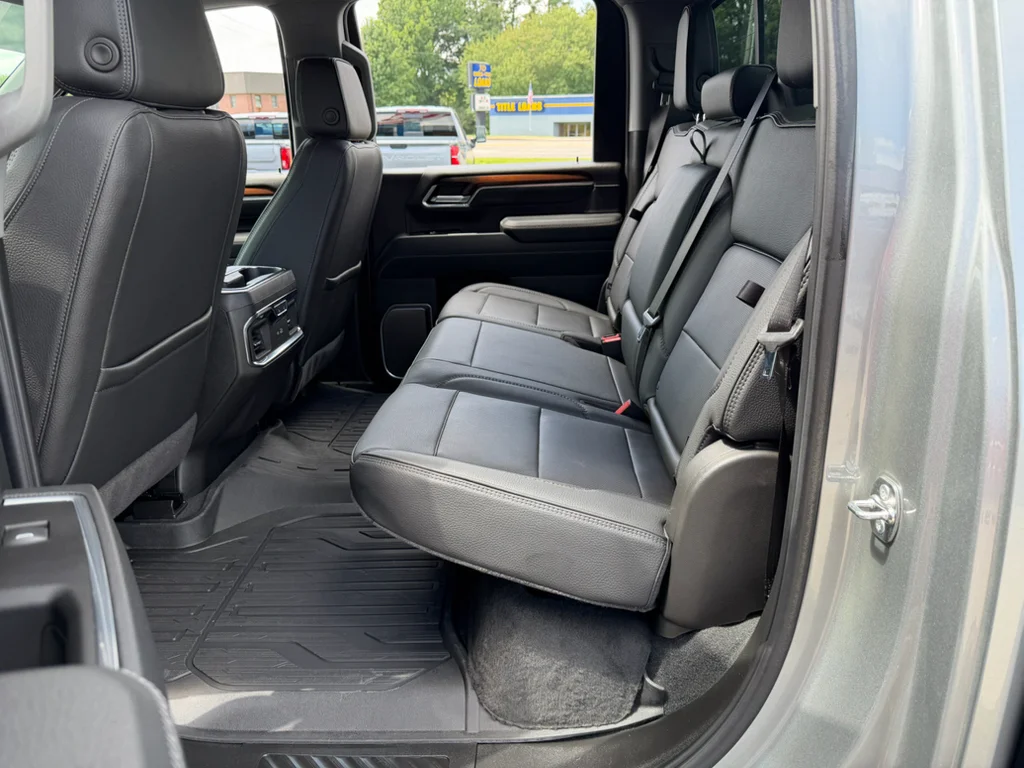 Used 2025 Sterling Metallic GMC Denali image 3
