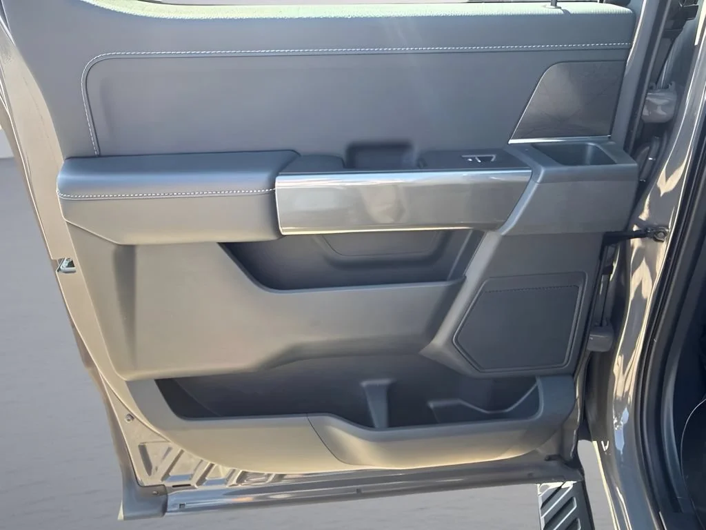 Used 2021  Ford XL image 29