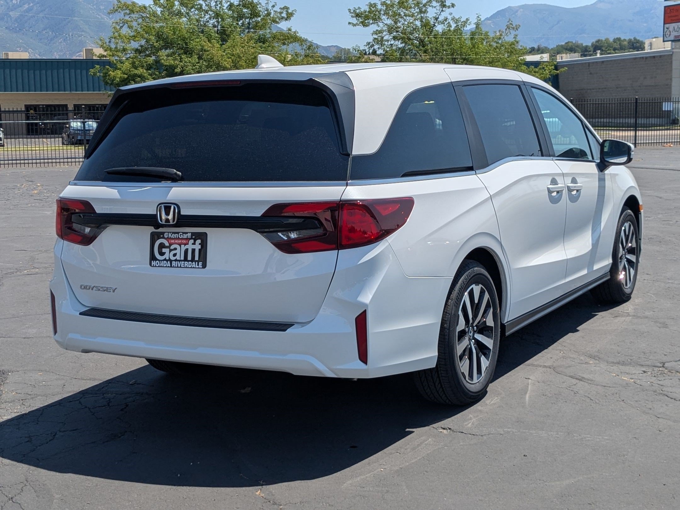 New 2026 Platinum White Pearl Honda EX-L image 3