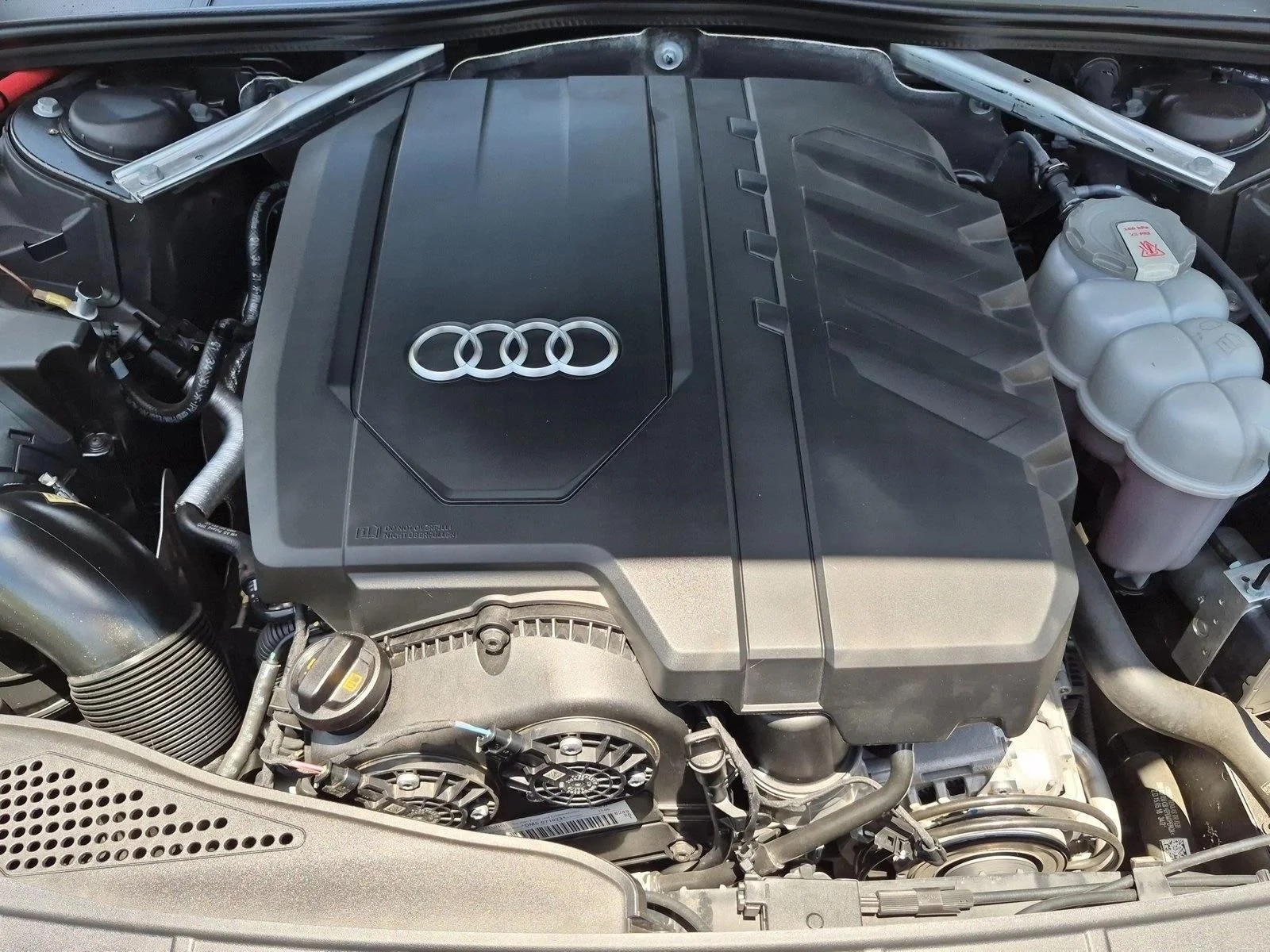 Used 2022 Florett Silver Metallic Audi Premium image 23