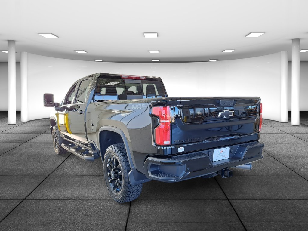 2026 Chevrolet Silverado 2500 HD LTZ Crew Cab Pickup Slide 5