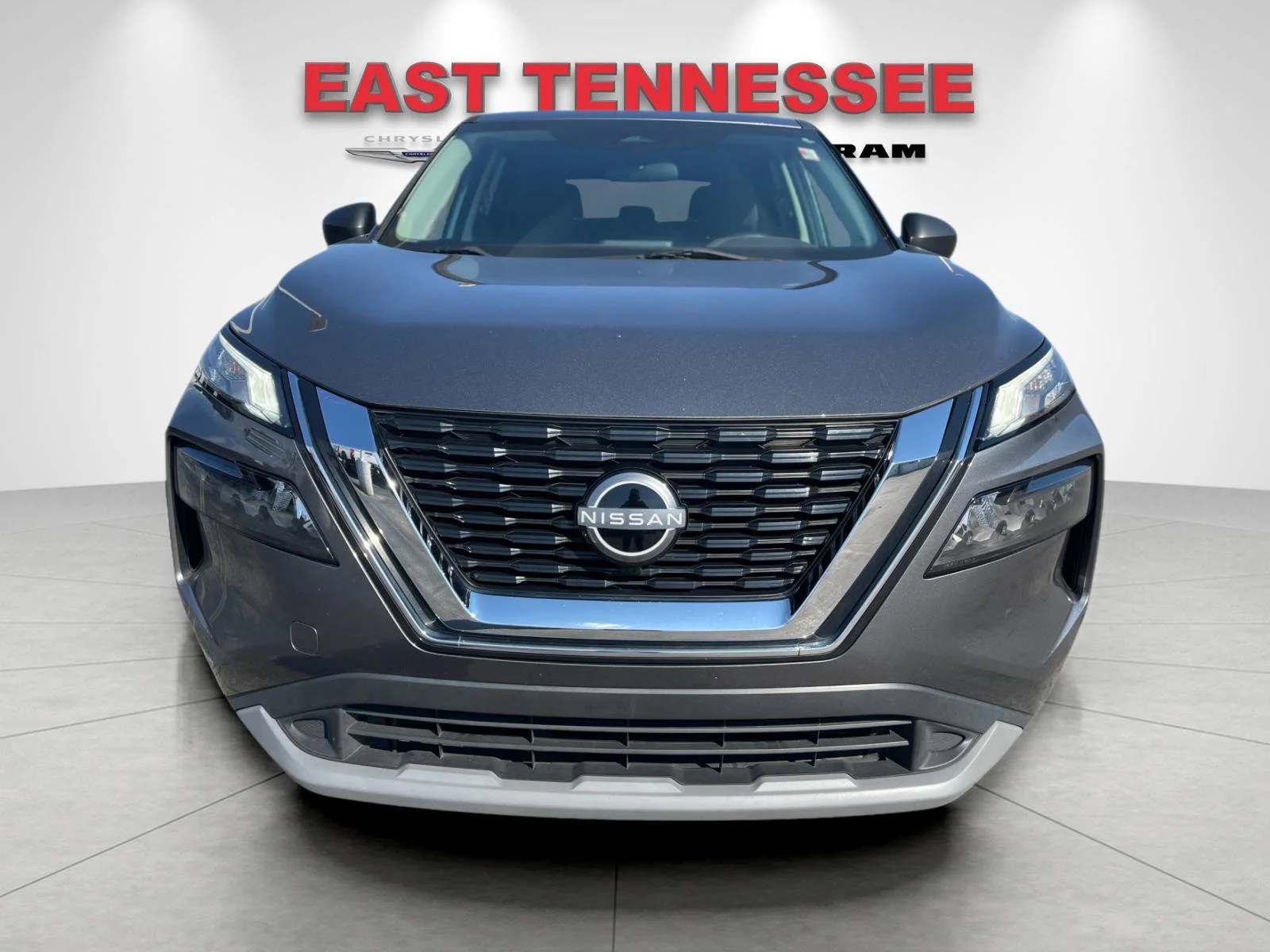 Used 2023 Gray Nissan S image 9
