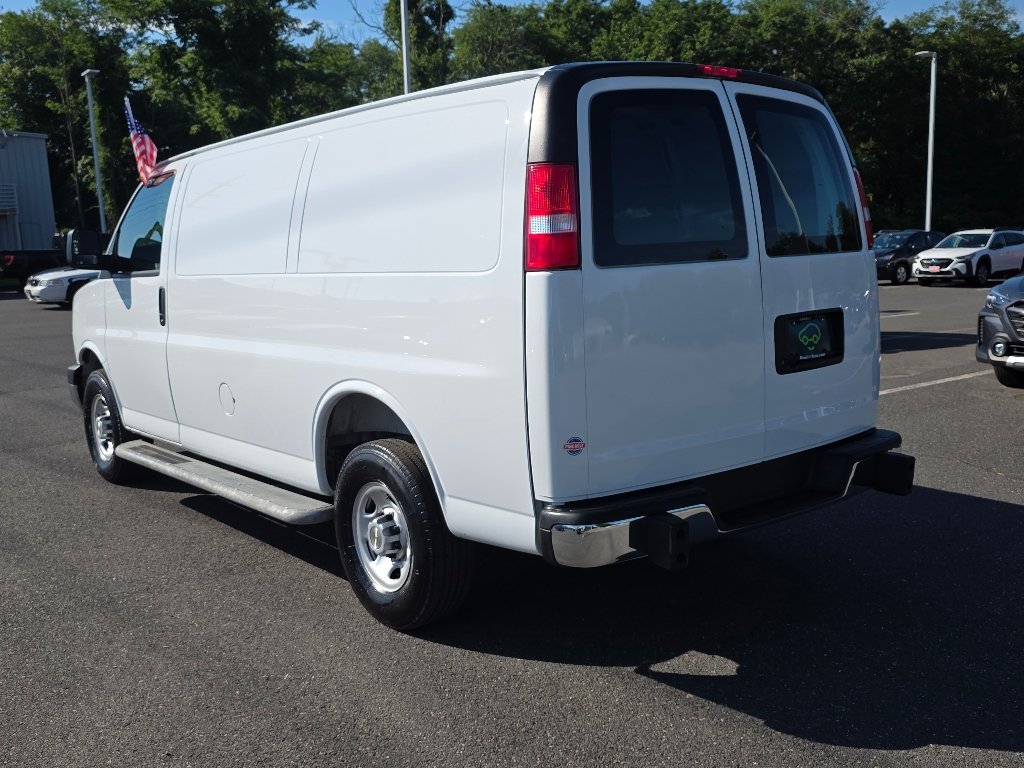 Used 2025 Summit White Chevrolet Work Van image 15