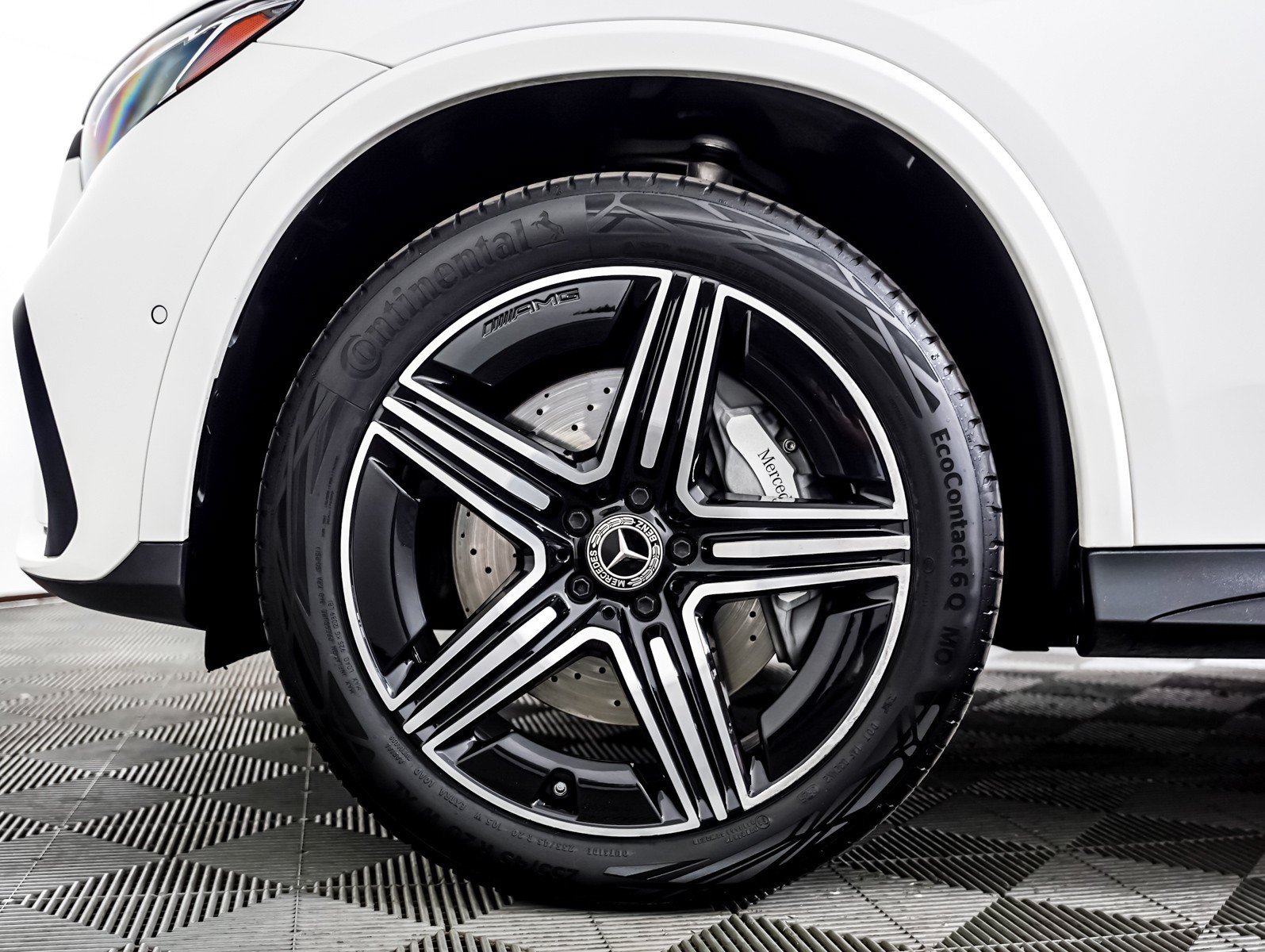 Certified Used 2024 Polar White Mercedes-Benz GLC 300 image 4