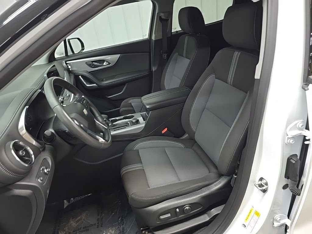 Used 2023 Summit White Chevrolet LT image 30