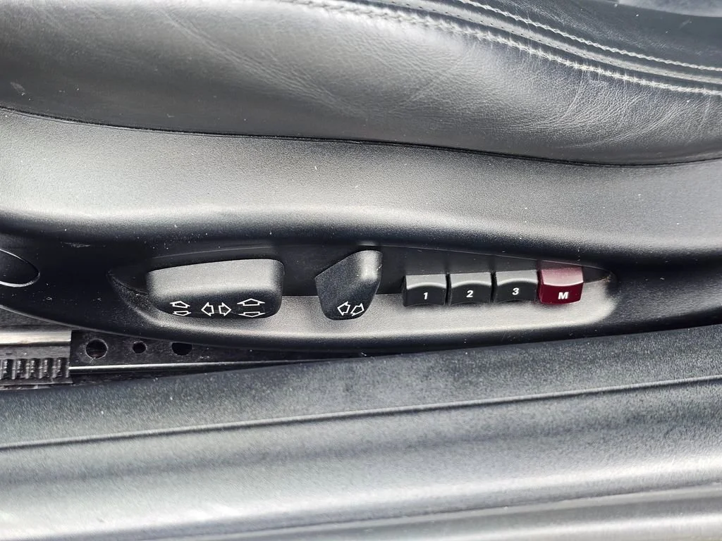 Used 2007  BMW M image 19