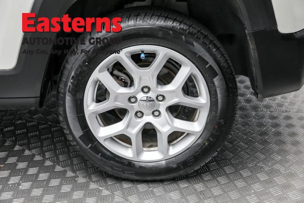 Used 2017 White Jeep Latitude image 8