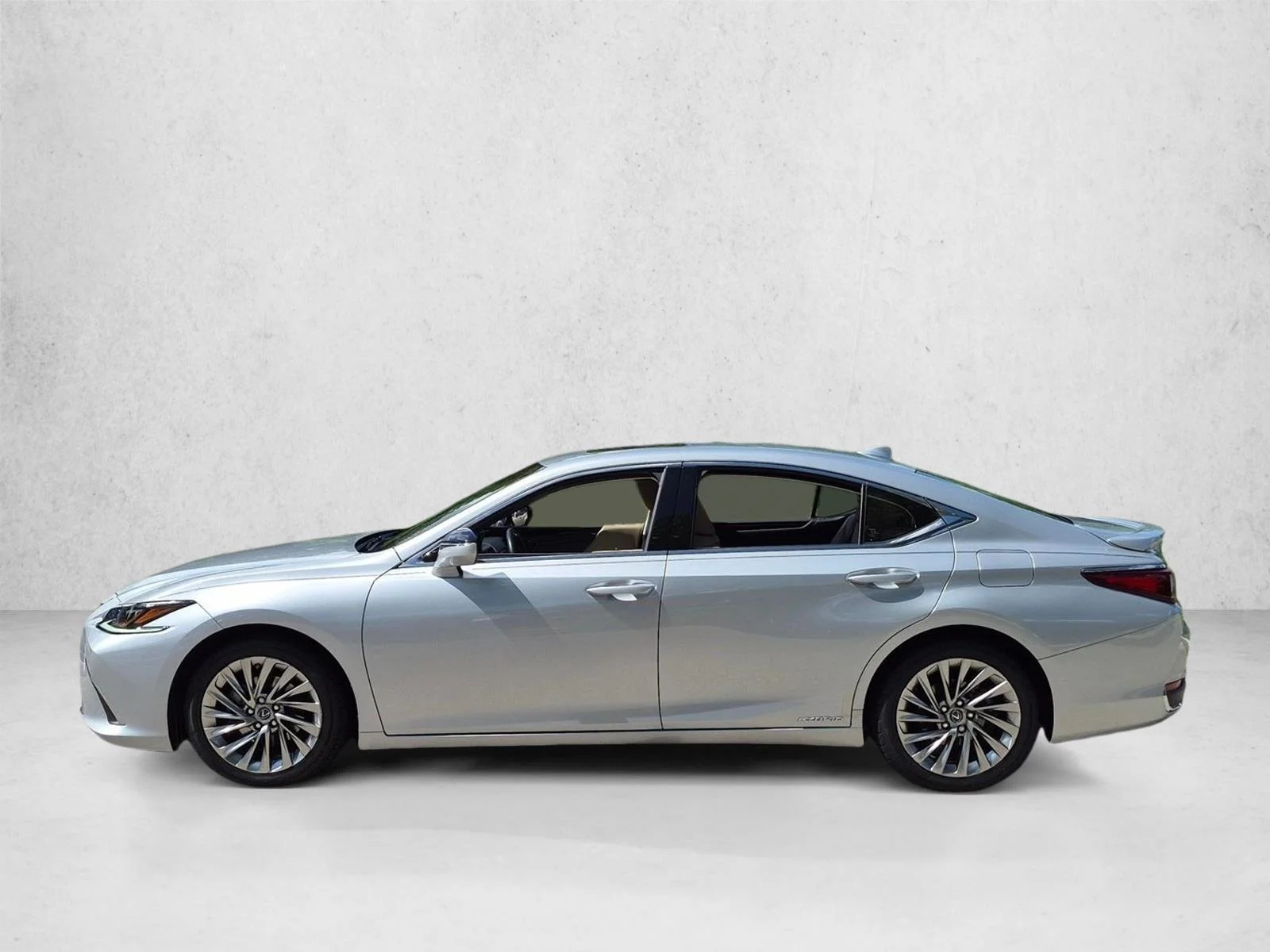 Used 2019 Silver Lining Metallic Lexus ES 300h Ultra Luxury image 5