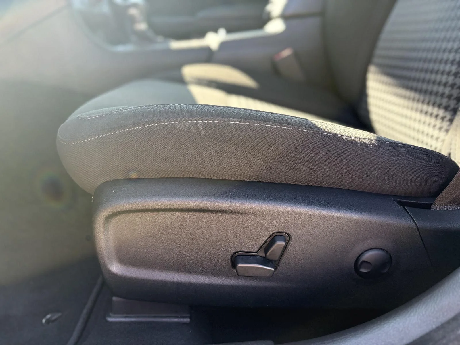 Used 2023 Destroyer Gray Clearcoat Dodge SXT image 11