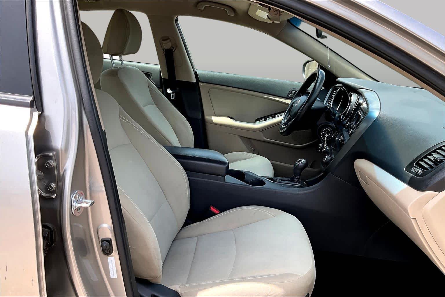 Used 2012 Satin Metal Kia LX image 9