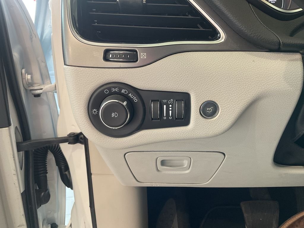 Used 2021 White Jeep Limited image 17
