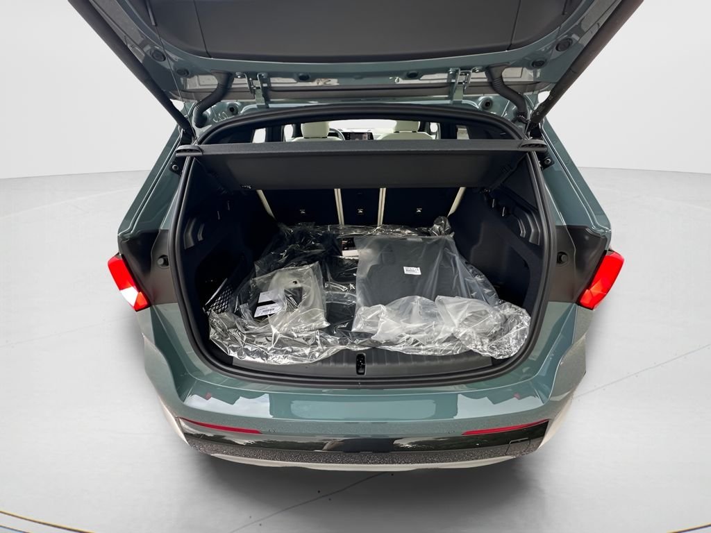 New 2026 Cape York Green Metallic BMW xDrive28i image 23