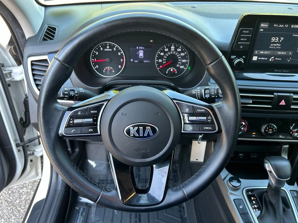 Used 2021 White Kia S image 23