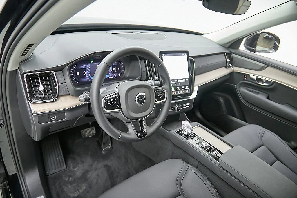 2026 Volvo XC90 Plus - Photo 12