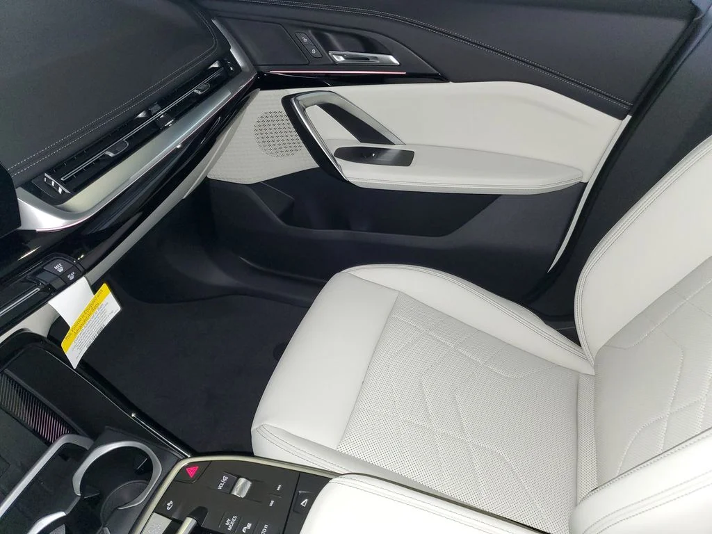 Used 2026 White BMW xDrive28i image 20