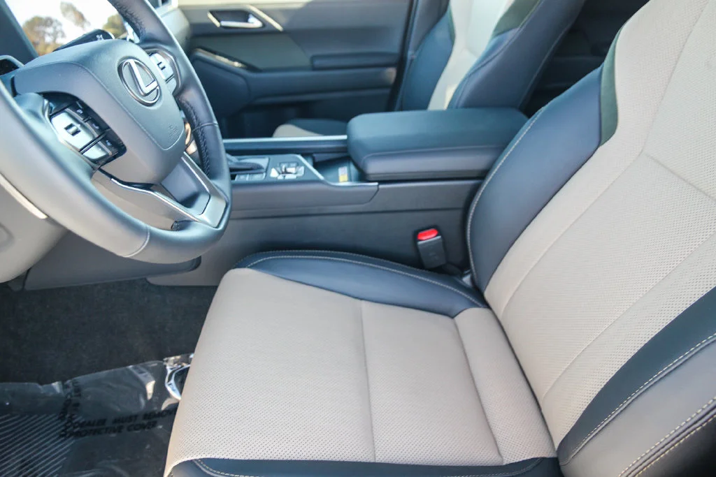 Certified Used 2026 White Lexus 550 Overtrail image 19