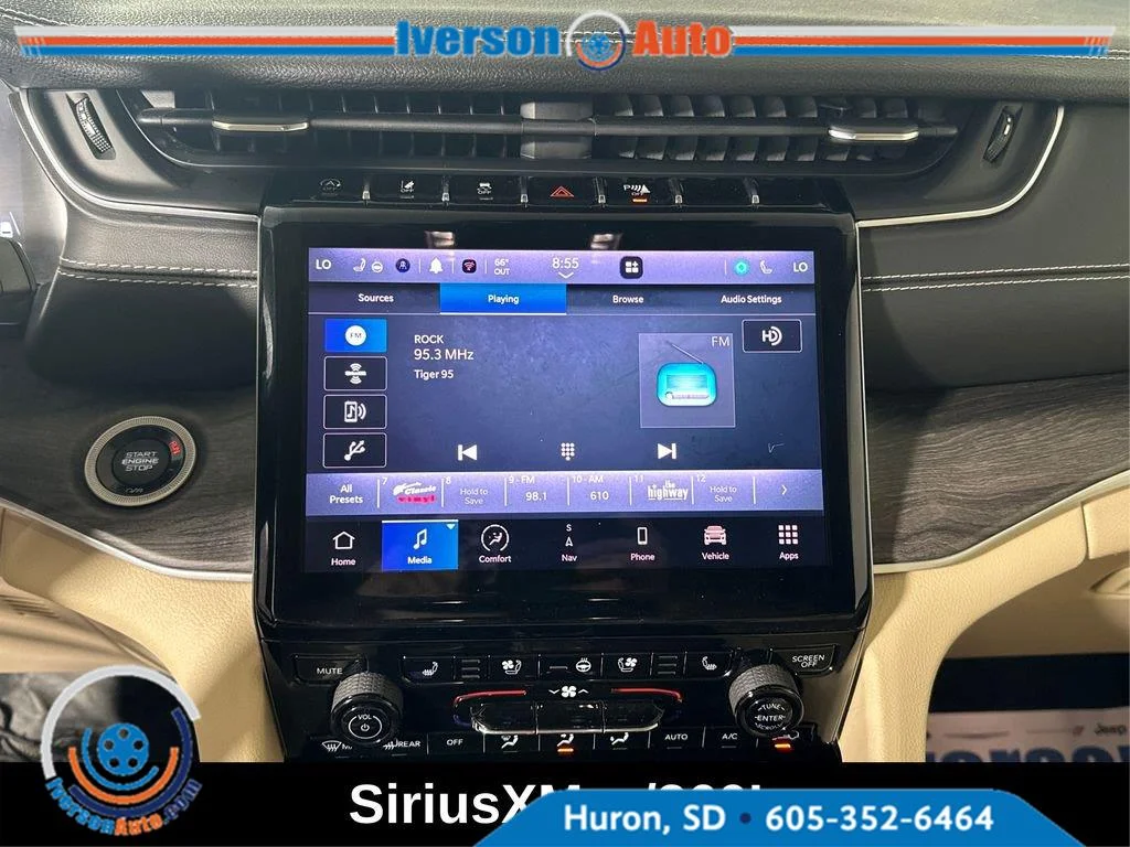 Used 2022 Baltic Gray Metallic Clearcoat Jeep Limited image 16
