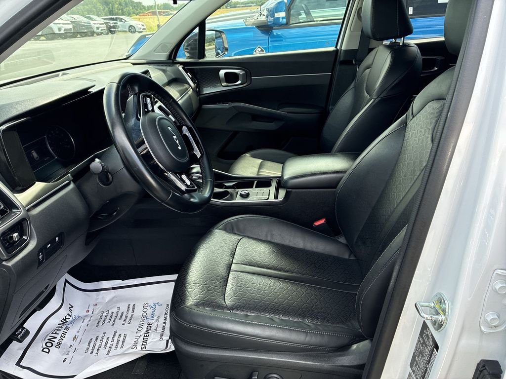 Used 2022 White Kia S image 11